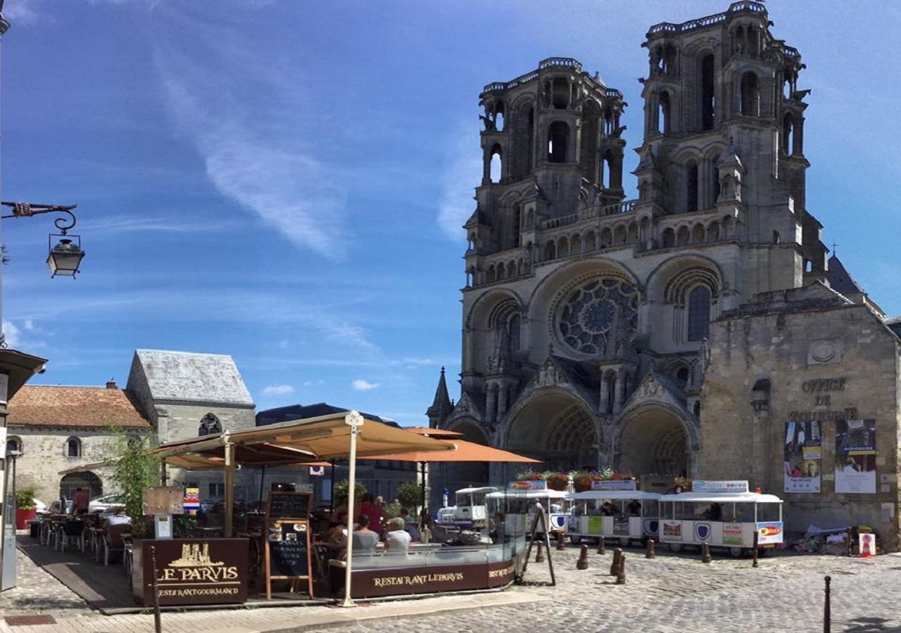 לינה וארוחת בוקר לאון Logis Du Parvis ***Face Cathedrale/In Front Of The Cathedral*** מראה חיצוני תמונה